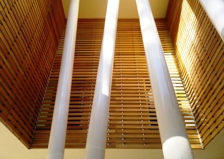 Wooden brise soleil facing albero maestro Brise soleil in legno